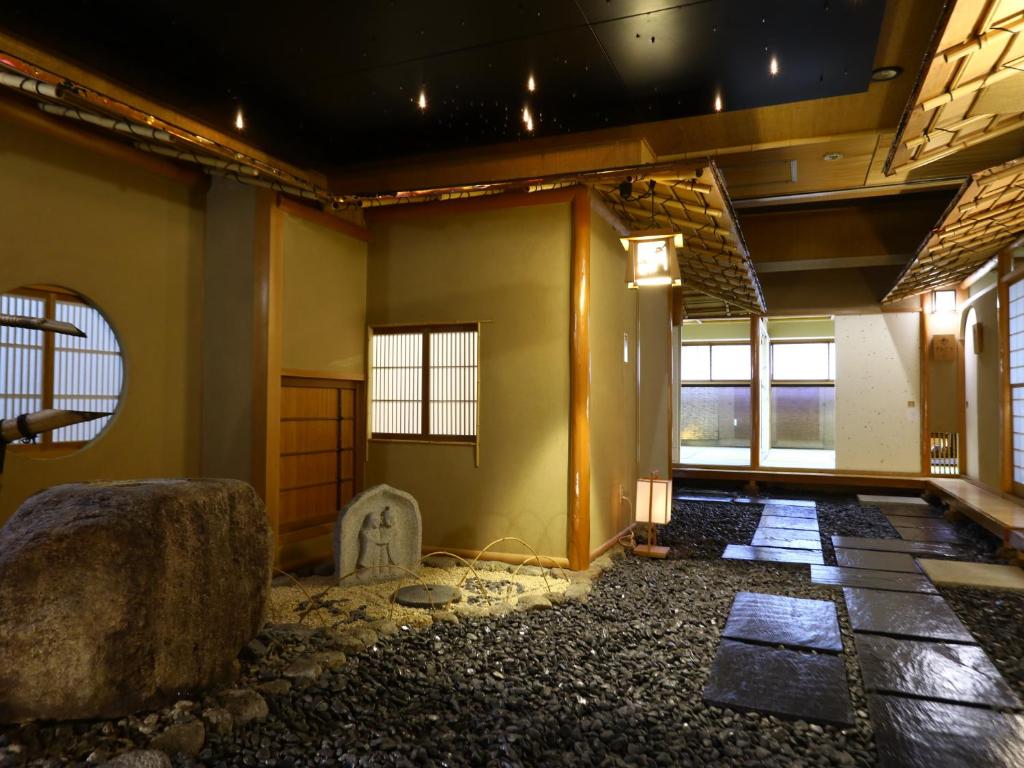 Tokiwaya Ryokan Stone Pathway