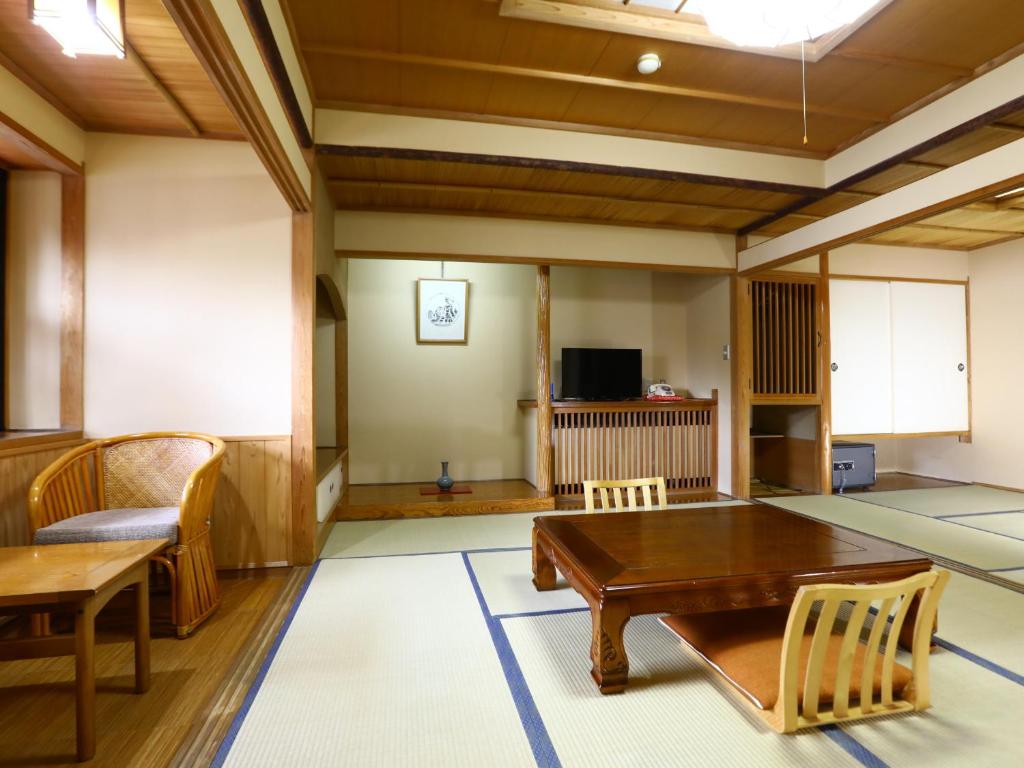Tokiwaya Tatami Room Ryokan