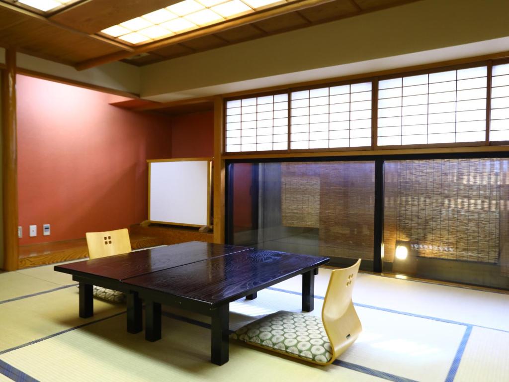 Tokiwaya Tatami Room Table Chairs