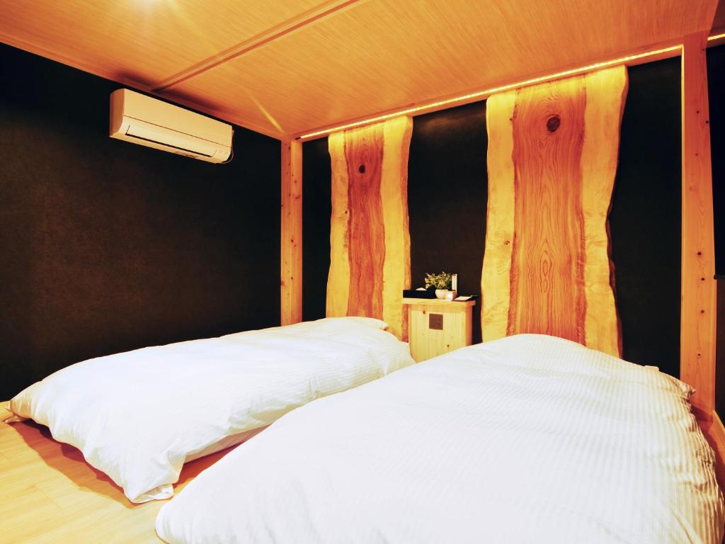Totonoinoyado Shuntouan Wood Panel Bedroom