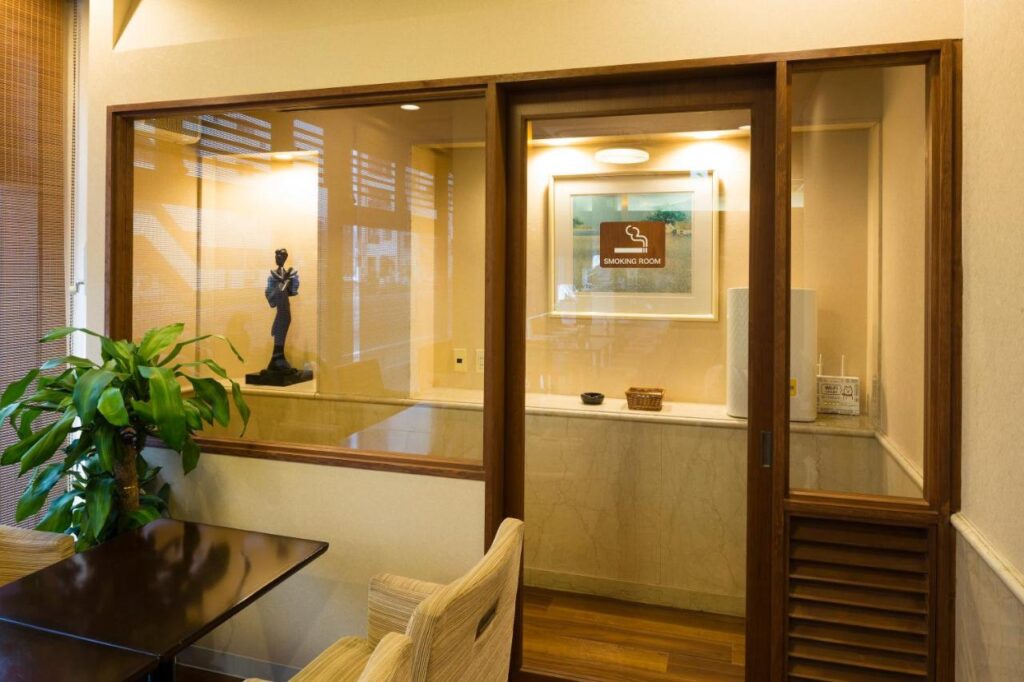 Yamatoya Honten Smoking Room
