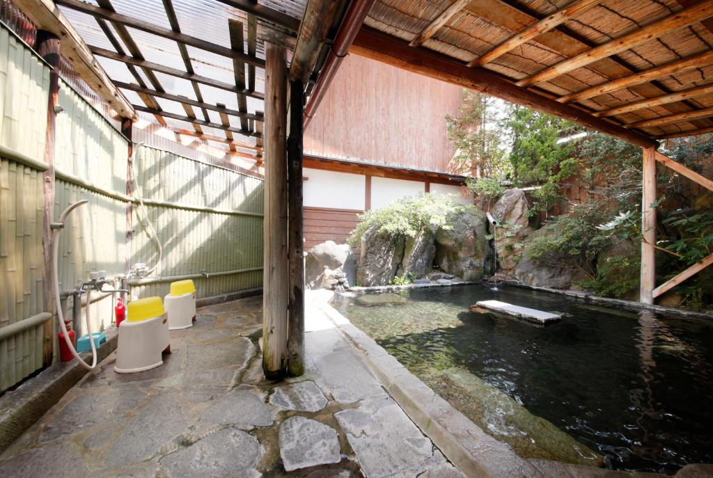 Yudanaka Onsen Seifuso Outdoor Onsen