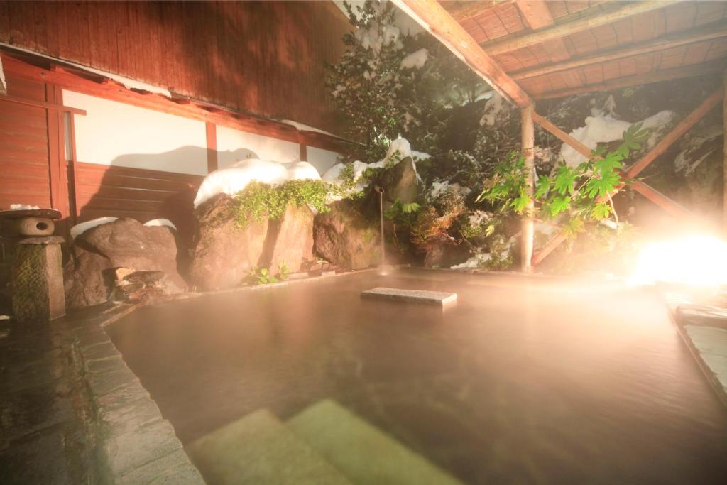 Yudanaka Onsen Seifuso Outdoor Onsen