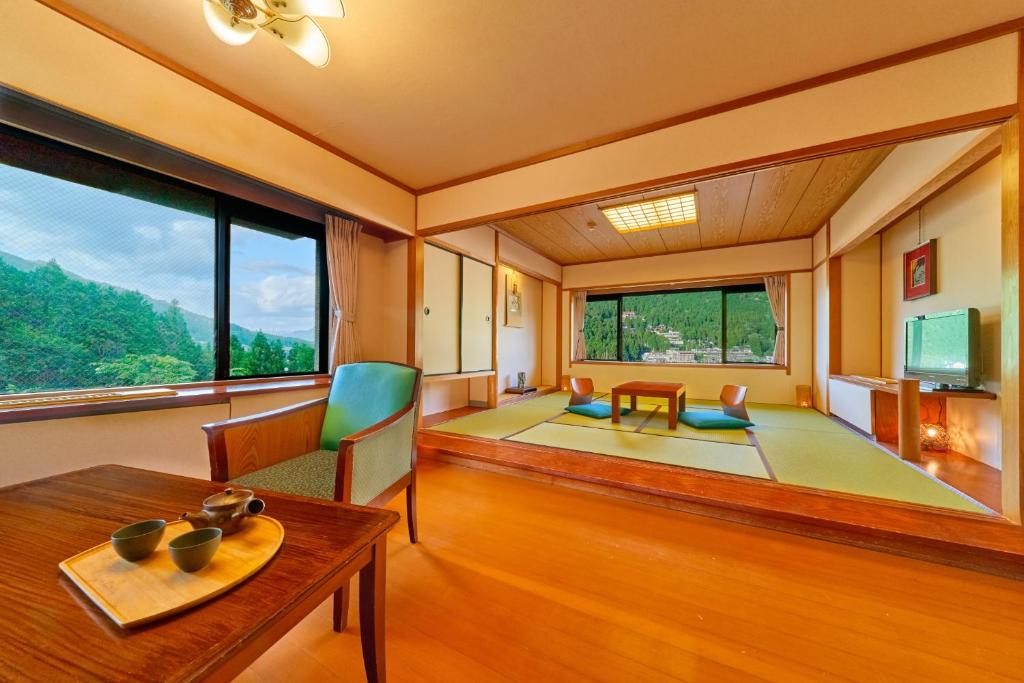 Yukai Resort Gero Onsen Gero Saichoraku Honkan Tatami Room View