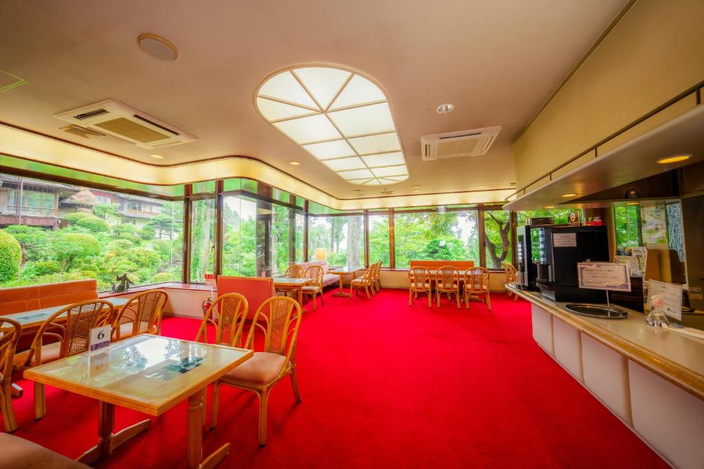 Yunoshimakan Dining Room With Garden View