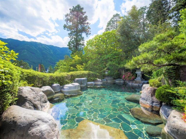 Yunoshimakan Outdoor Onsen