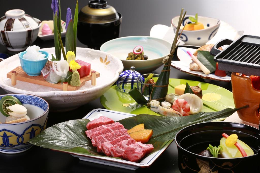 Honjin Hiranoya Kachoan Kaiseki Meal