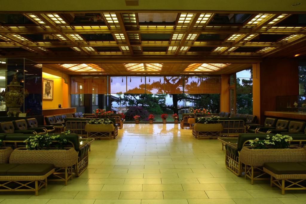 Ibusuki Hakusuikan Lobby Area