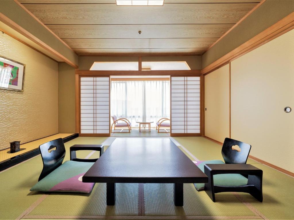 Awara Onsen Matsuya Sensen Tatami Room Table