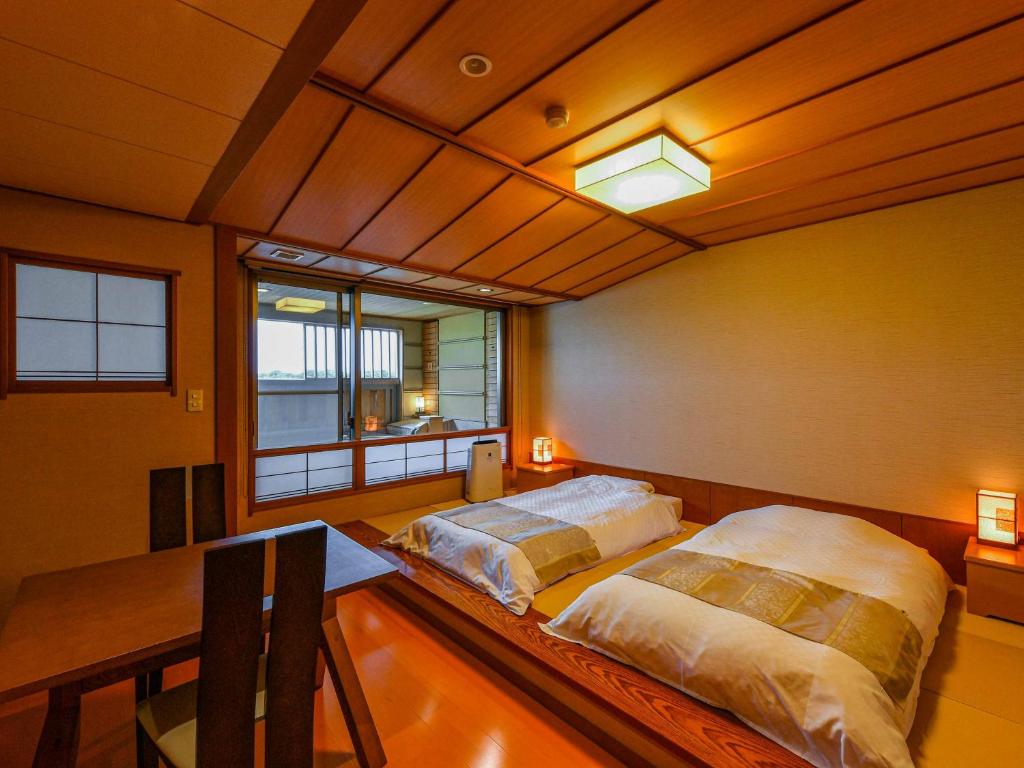 Awara Onsen Mimatsu Japanese Room With Tatami And Futons
