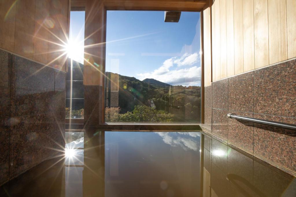 Chigira Jinsentei Onsen Bath View