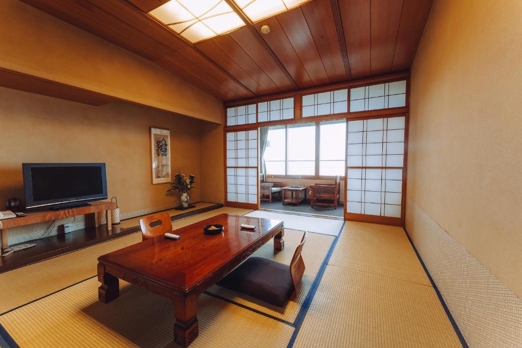 Chigira Jinsentei Tatami Room Tea Table