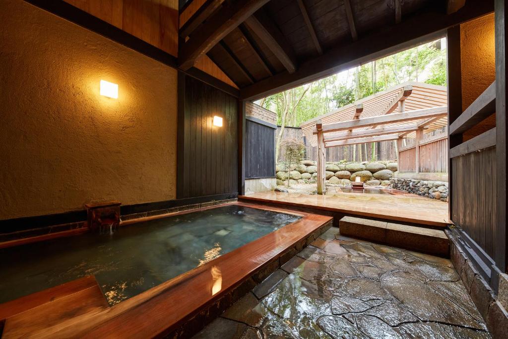 Flower Of Hospitality Nanraku Indoor Onsen