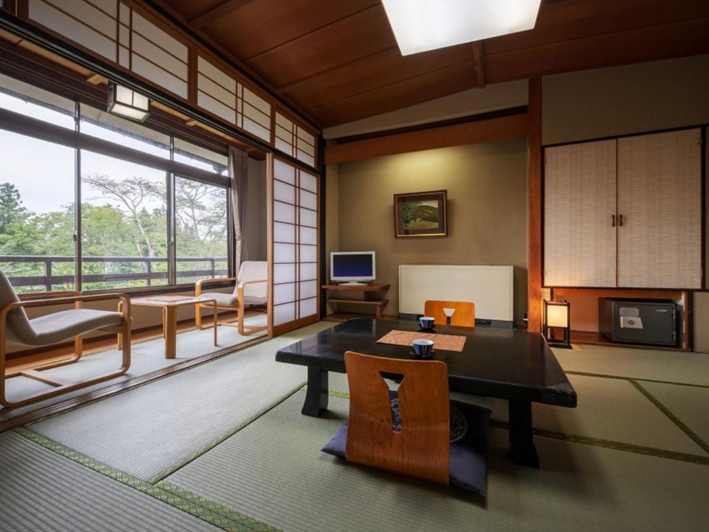 Genbikei Onsen Itsukushien Tatami Room Tea Table