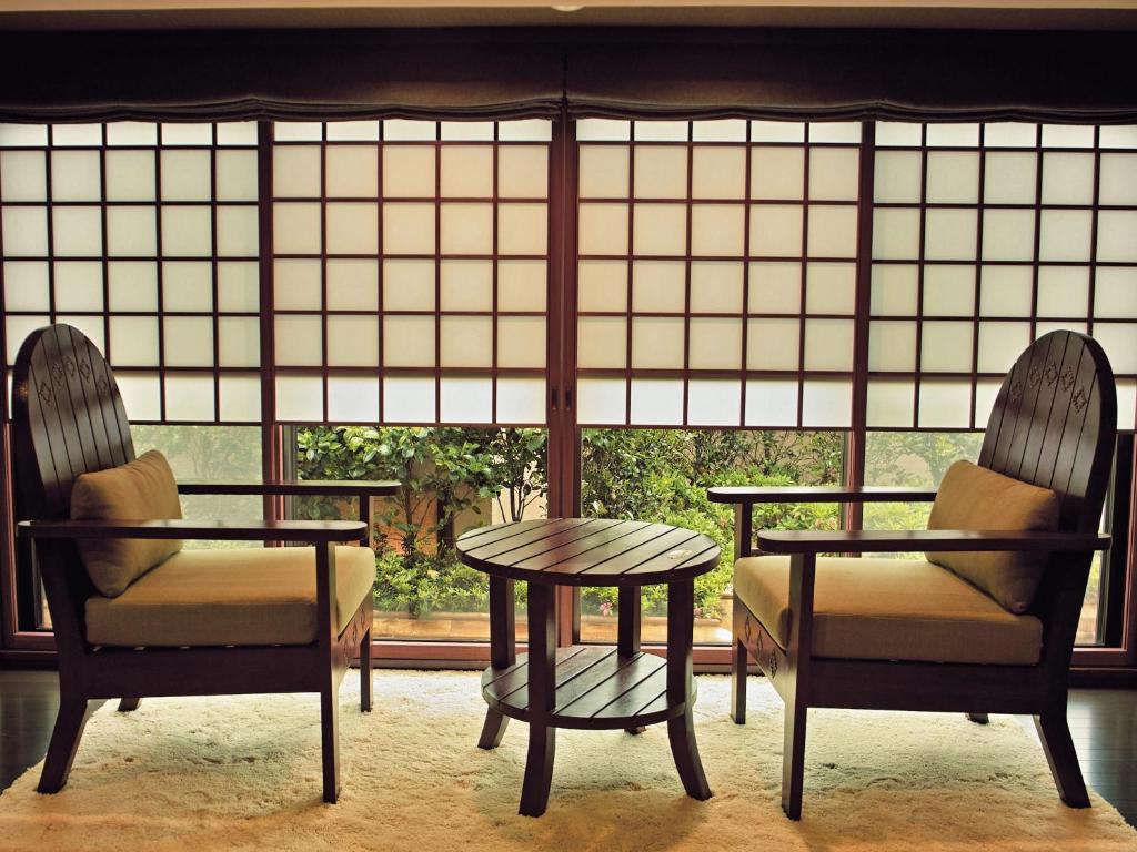Gero Onsen Hotel Kusakabe Armeria Chairs Shoji