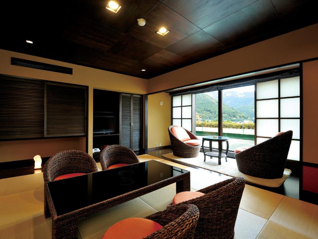 Gero Onsen Hotel Kusakabe Armeria Tatami Room Mountain View