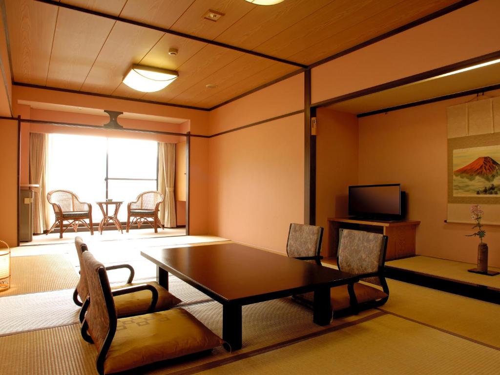 Gero Onsen Hotel Kusakabe Armeria Tatami Room Seating