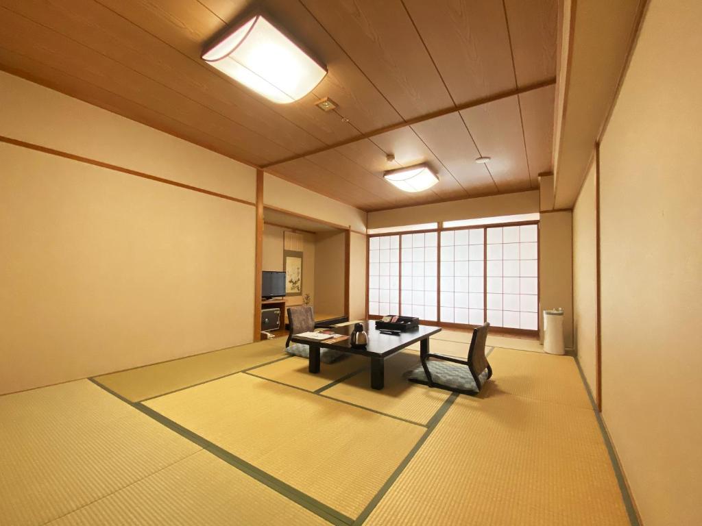 Gero Onsen Hotel Kusakabe Armeria Traditional Tatami Room