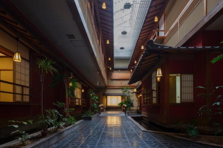 Ginsho Ryokan Corridor