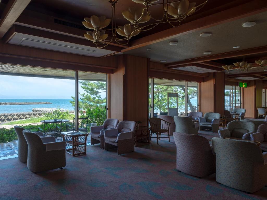 Ginsho Seaside Lounge