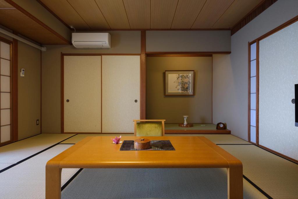 Ginsho Tatami Room Tea Table