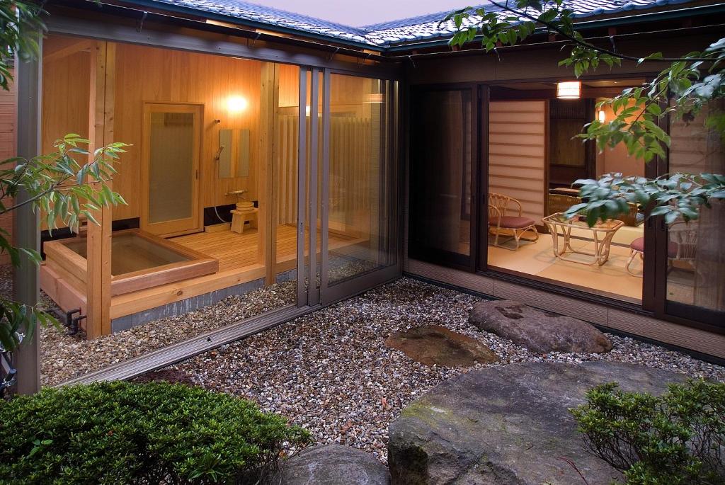 Hakuwaso Onsen And Sitting Area