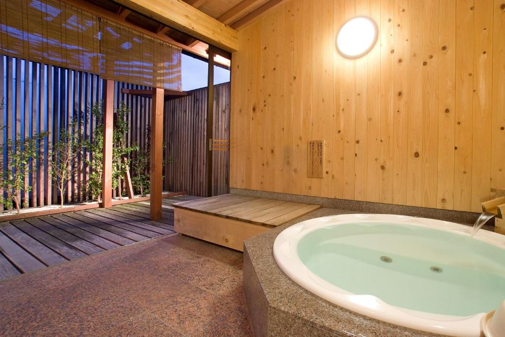 Hakuwaso Outdoor Onsen