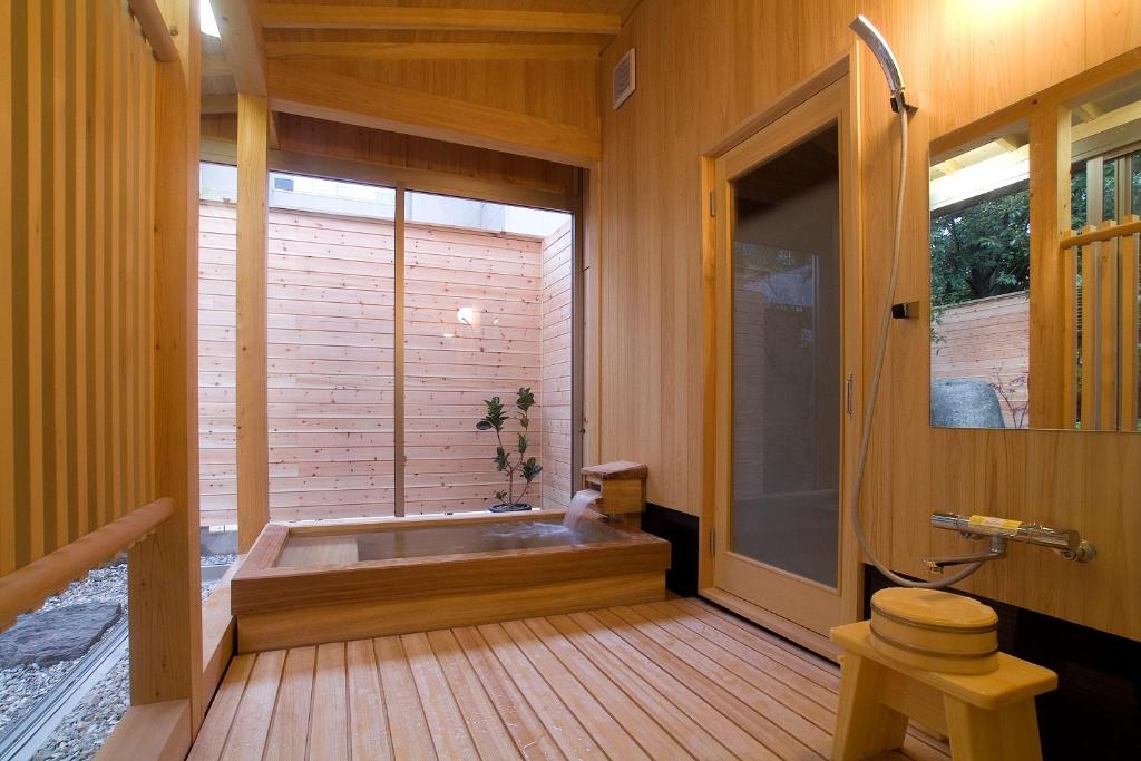 Hakuwaso Wooden Onsen
