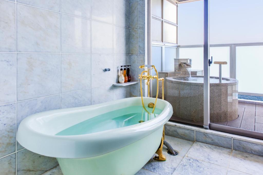 Hama No Yu Bathroom Bathtub