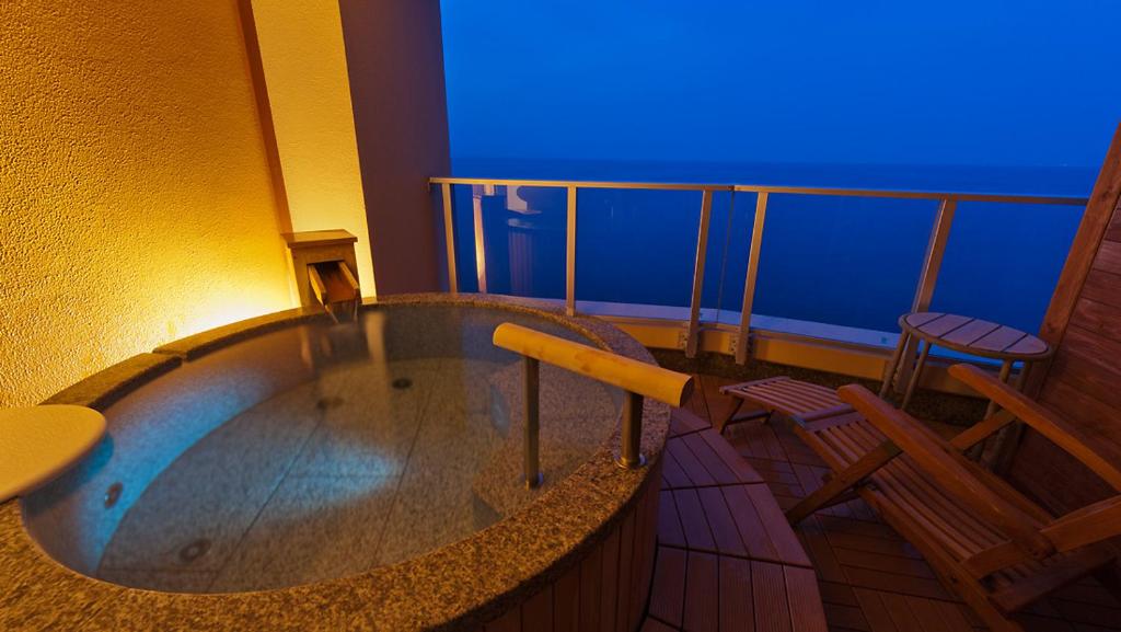 Hama No Yu Onsen Balcony