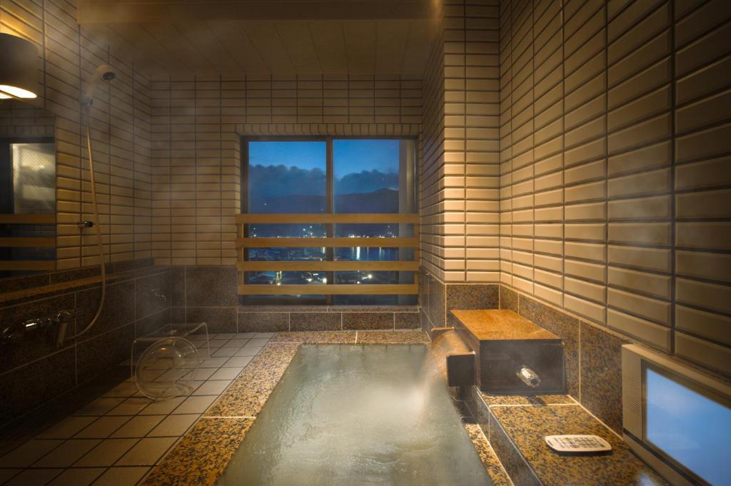 Hama No Yu Onsen Bathroom