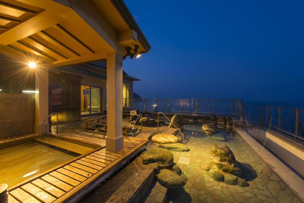 Hama No Yu Outdoor Onsen