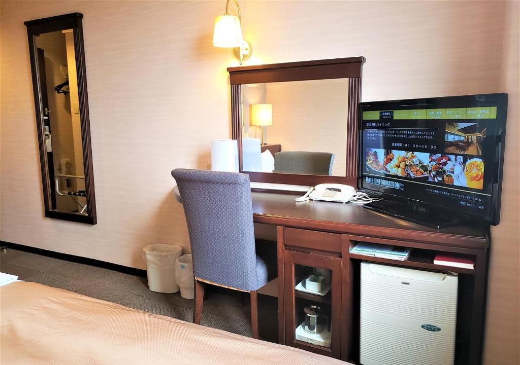 Hamamatsu Hotel Room Desk Mirror Tv