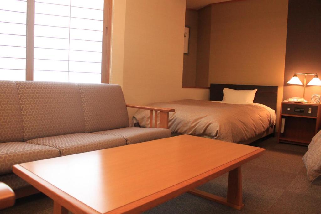 Hanabishi Hotel Room Sofa Bed Table