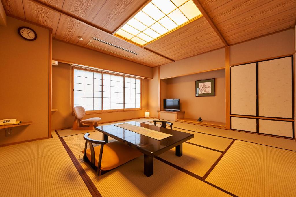 Hanabishi Hotel Tatami Room