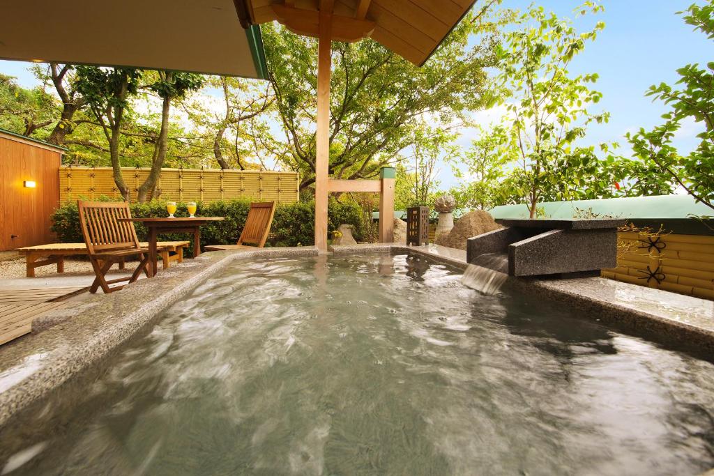 Hanajukai Outdoor Onsen