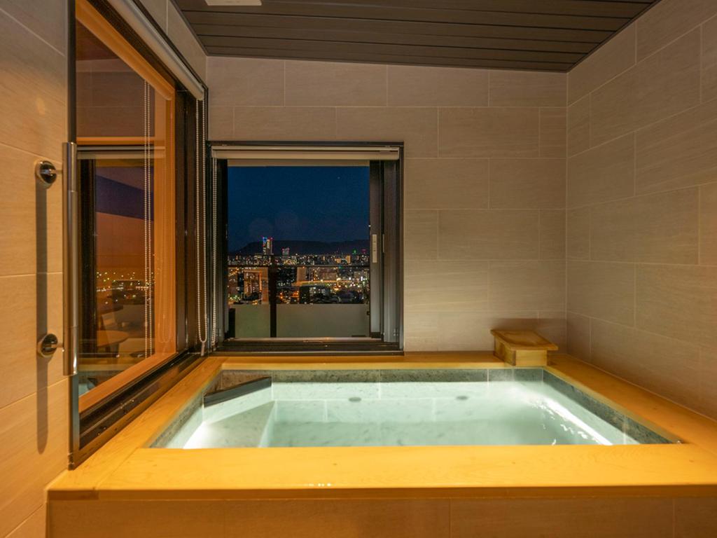Hanajukai Private Onsen Night View