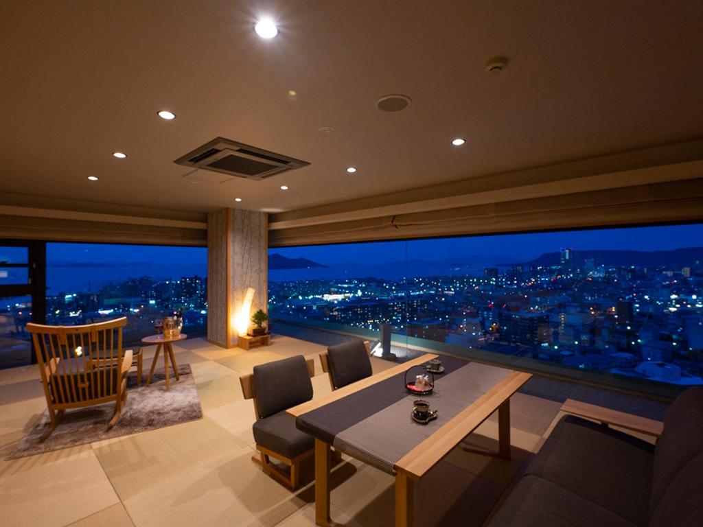 Hanajukai Tatami Room City View