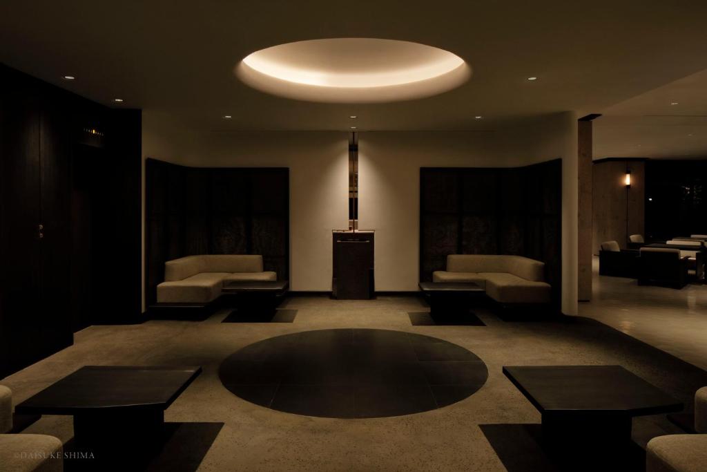 Hanamurasaki Modern Lobby Seating Area