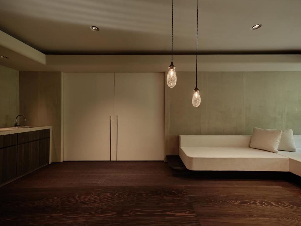 Hanamurasaki Modern Room