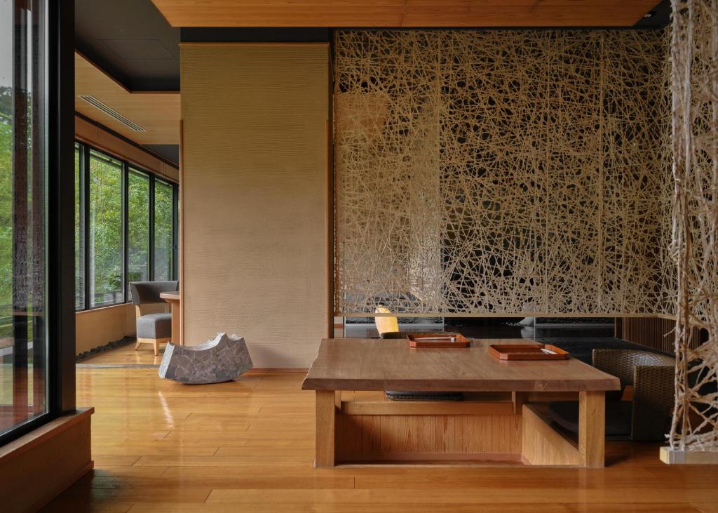 Hanamurasaki Ryokan Dining Area