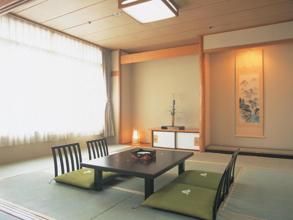 Hanayagi No Sho Keizan Traditional Tatami Room