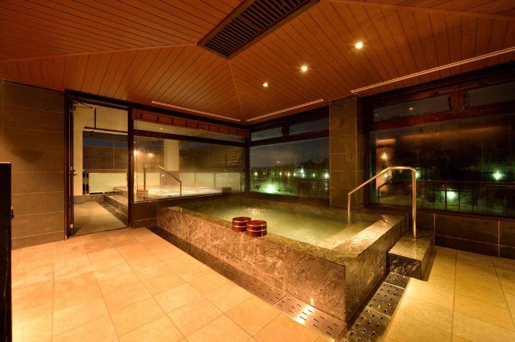 Hanayashiki Ukifune En Onsen Bath