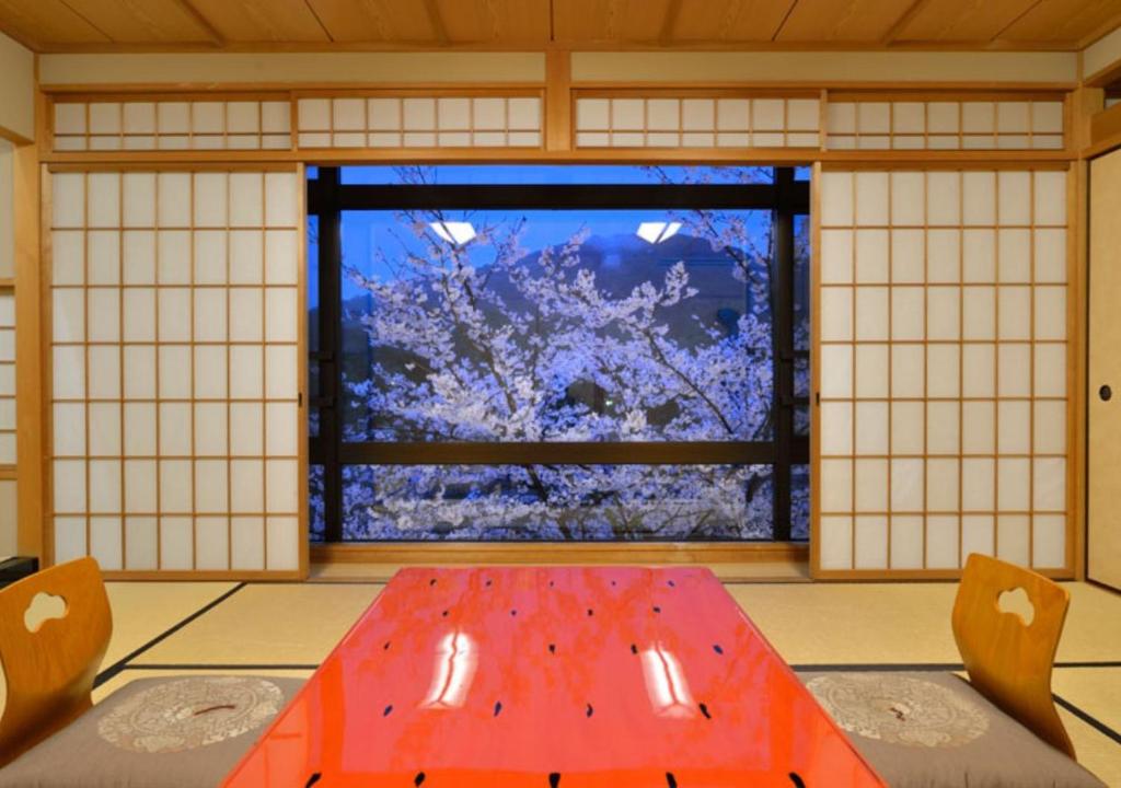 Hanayashiki Ukifune En Tatami Room Cherry Blossom View