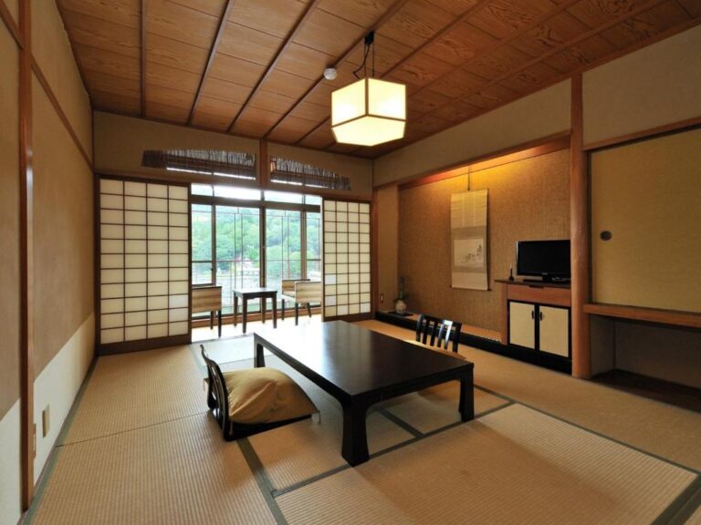 Hanayashiki Ukifune En Traditional Tatami Room