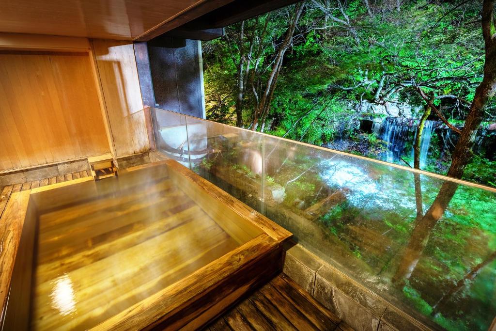 Harataki Onsen Wooden Bath