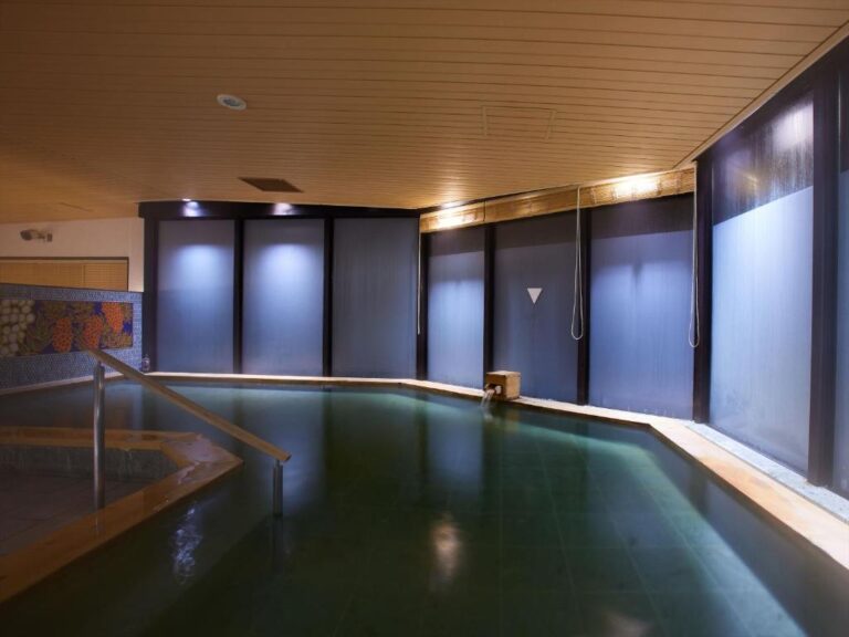 Hatoya Zuihokaku Kyoto Onsen Indoor Bath