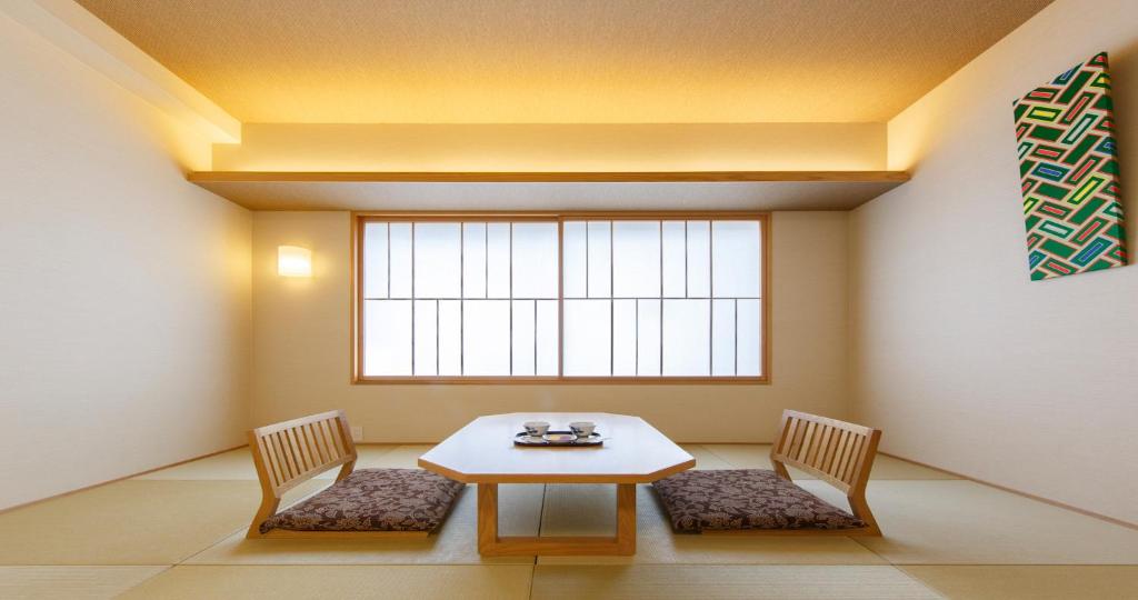 Hatoya Zuihokaku Kyoto Onsen Tatami Room Low Table