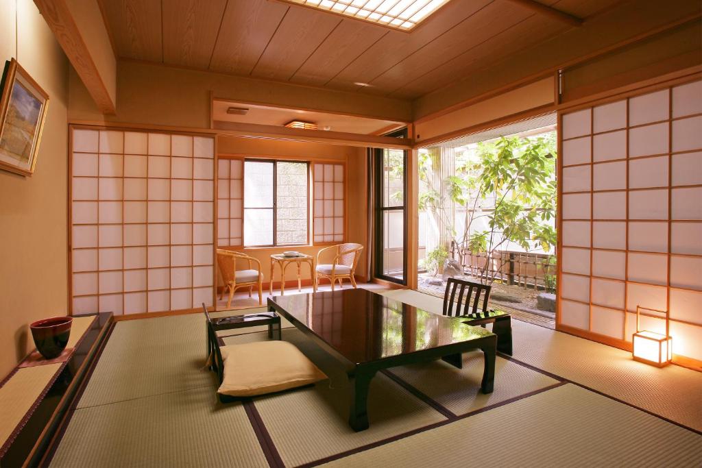 Hayamakan Tatami Room Shoji Garden View