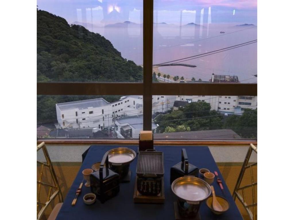 Hazu Dining Table Ocean View